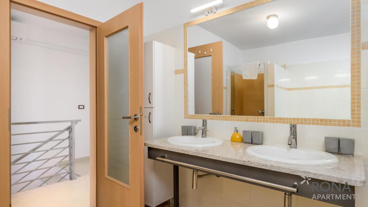 Rona Apartment Denis أوماغ المظهر الخارجي الصورة
